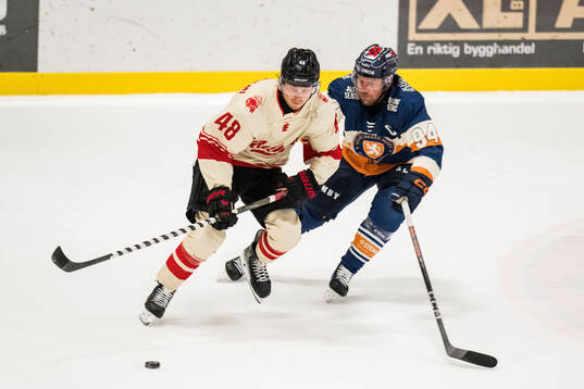 Malmö Redhawks Lauri Pajuniemi och Växjös Joel Persson
