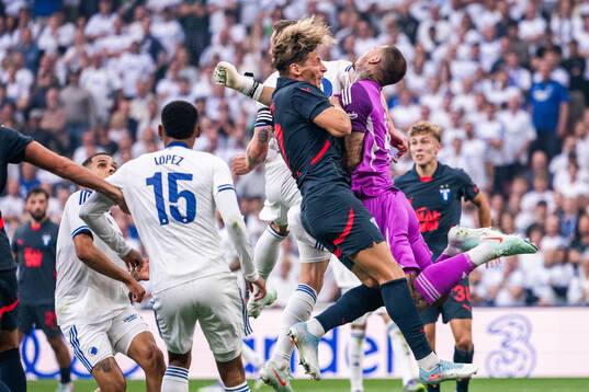 Jens Stryger Larsen of Malmö FF collide with goalkeeper