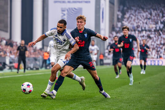Gabriel Pereira of FC Copenhagen and Hugo Bolin of Malmö FF