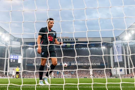 Jens Stryger Larsen of Malmö FF looks dejected
