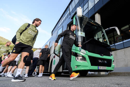 Adam Lundkvist and coach Jens Gustafsson ahead  a training