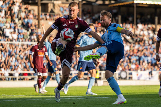 FC Järfällas Adam Wurtz och Djurgårdens Jacob Une
