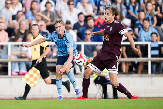 Djurgårdens Santeri Haarala och FC Järfällas Oscar