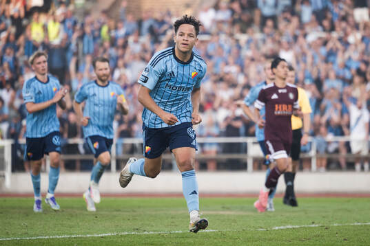 Djurgårdens Mikael Anderson jublar