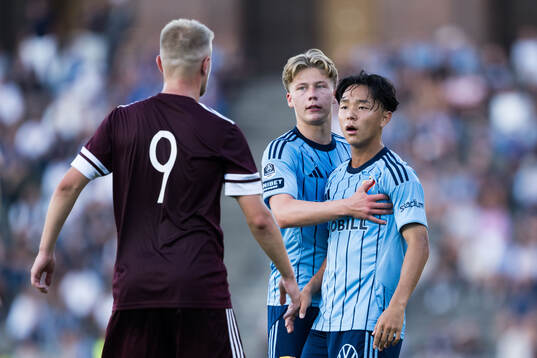 FC Järfällas Adam Wurtz och Djurgårdens Matias Siltanen