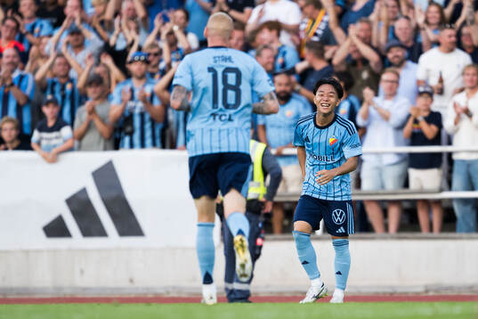 Djurgårdens Adam Ståhl och Keita Kosugi jublar
