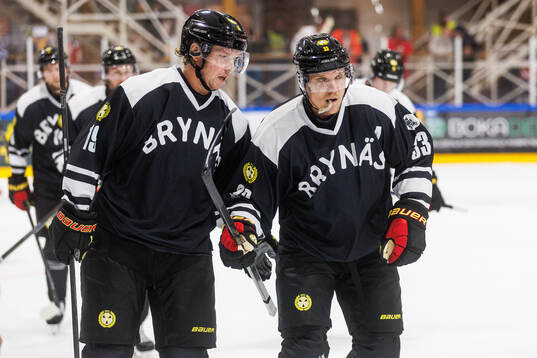Brynäs Nicklas Bäckström och Jakob Silfverberg jublar