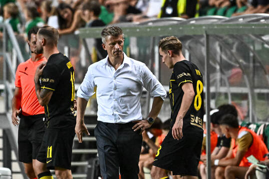 Coach Mikkjal Thomassen of AIK
