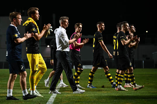 Coach Mikkjal Thomassen of AIK