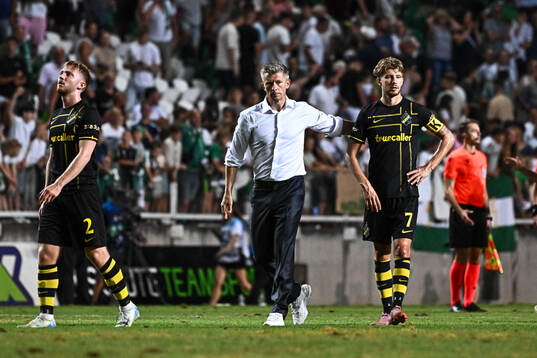 Coach Mikkjal Thomassen and Anton Salétros of AIK look