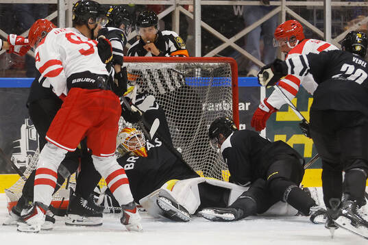 Brynäs målvakt Collin Delia
