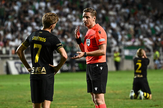 Anton Salétros of AIK and  Referee Lawrence Visser