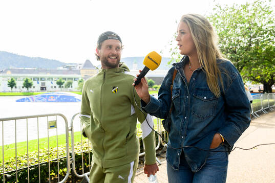 Adam Lundkvist is being interviewed by Norwegian newspaper