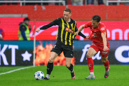 Julius Lindberg of Häcken and Felix Myhre of Brann