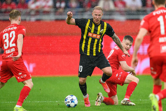 Mikkel Rygaard Jensen of Häcken and Saevar Atli Magnusson