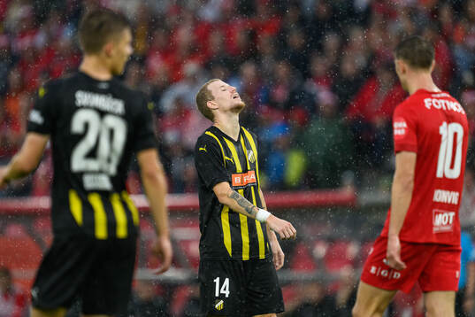 Simon Gustafson of Häcken looks dejected