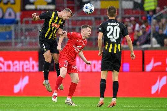 Marius Lode of Häcken and Saevar Atli Magnusson of Brann