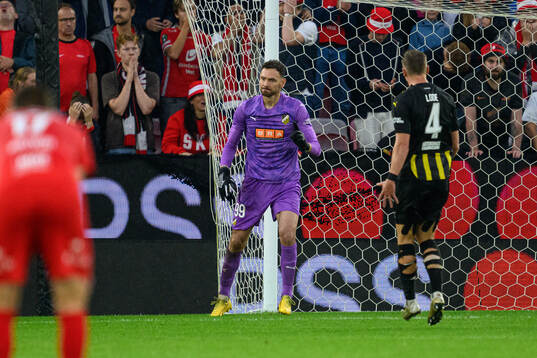 Goalkeeper Etrit Berisha of Häcken celebrates