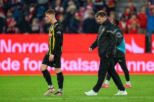 Julius Lindberg and coach Jens Gustafsson of Häcken look