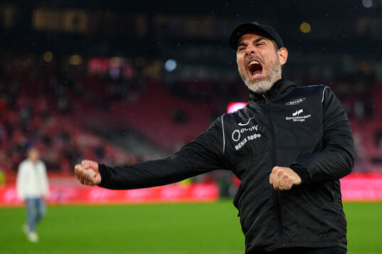 Coach Freyr Alexandersson of Brann celebrates