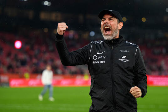 Coach Freyr Alexandersson of Brann celebrates
