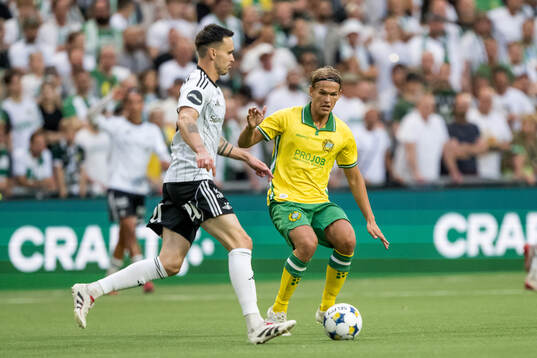 Ole Selnæs of Rosenborg and Markus Karlsson of Hammarby