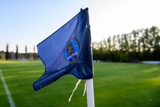 Staffanstorp Uniteds klubbmärke på en hörnflagga