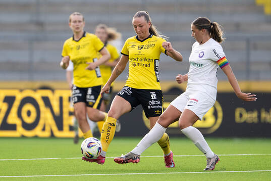 Elfsborgs Stina Jensen och Jitexs Ellica Andersson