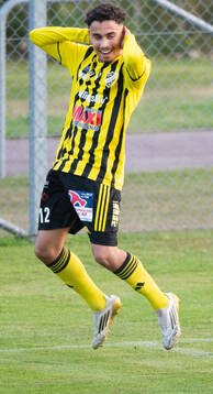 IFK Hässleholms Zeidan Sala har gjort 1-0 och bjuder på