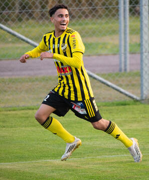 IFK Hässleholms Zeidan Sala har gjort 1-0 och jublar i
