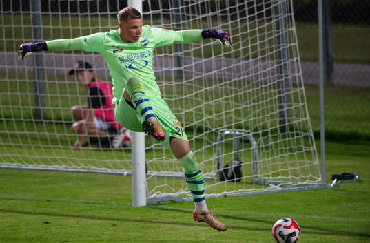 Österlens målvakt Albin Nilsson i matchens i division 2