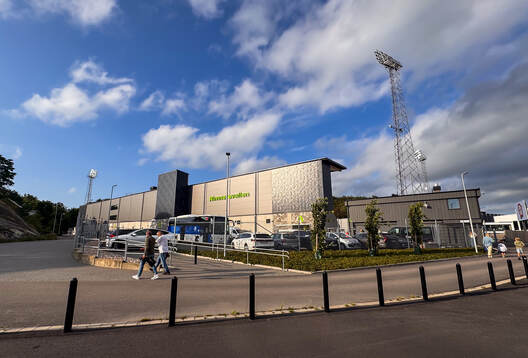 Utanför arenan