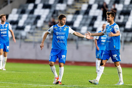 Oddevolds Liridon Kalludra har gjort 2-2 och jublar med