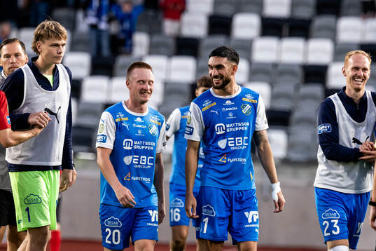 Oddevolds Adam Engelbrektsson och Daniel Krezic jublar