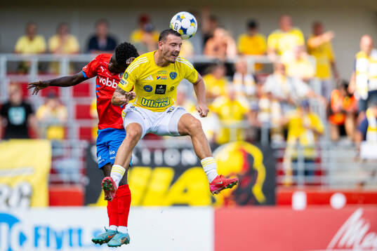 Helsingborgs Samuel Asoma i nickduell mot Falkenbergs
