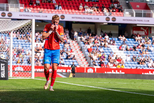 Helsingborgs Marcus Gudmann deppar medan han lämnar
