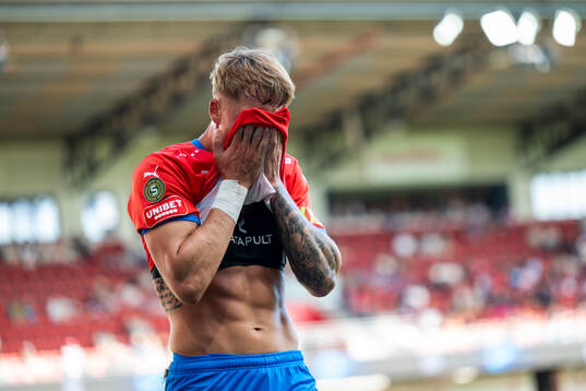 Helsingborgs Marcus Gudmann deppar medan han lämnar