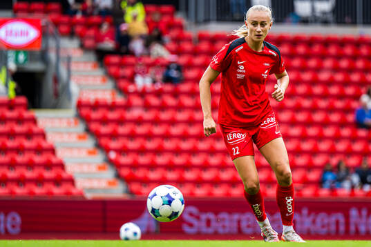 Lauren Alison Davidson of Brann warms up