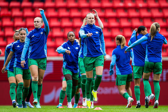 Michaela Dominique Kovacs and Karina Sævik of Vålerenga