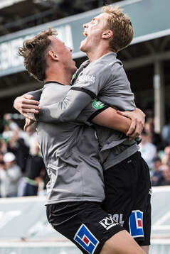 Västerås Mikkel Ladefoged och Karl Gunnarsson jublar