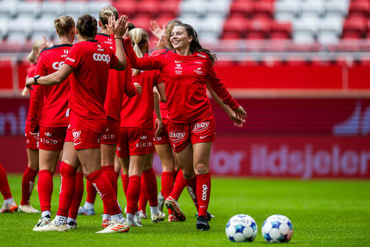 Cecilie Redisch Kvamme of Brann warms up