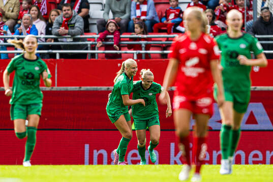 Marie Moen Preus of Vålerenga celebrates