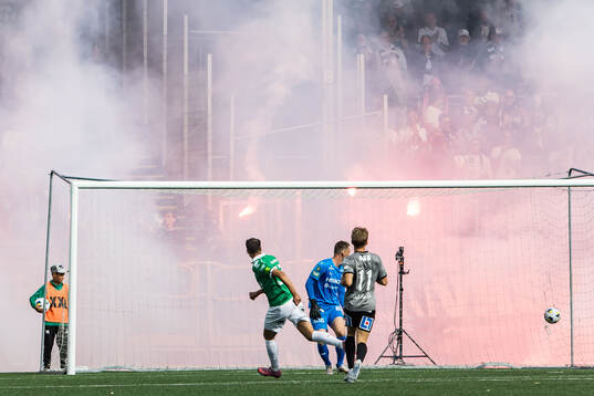 Brages Amar Muhsin gör 2-1 bakom Västerås målvakt Anton