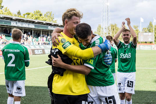 Brages Viktor Frodig och Amar Muhsin jublar