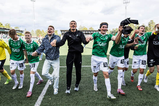 Brages spelare jublar