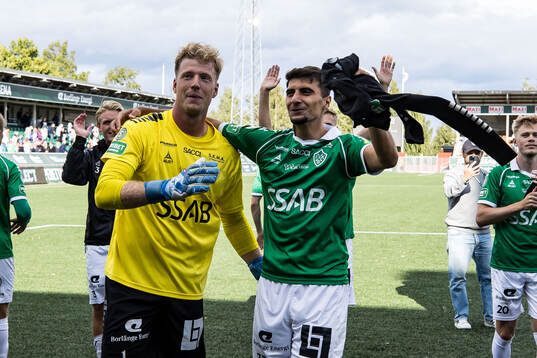 Brages målvakt Viktor Frodig jublar och Amar Muhsin