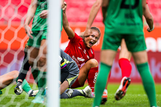 Ingrid Østervold Stenevik of Brann celebrates