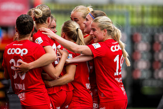 Ingrid Østervold Stenevik of Brann celebrates