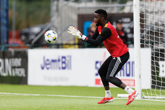 Östersunds målvakt Arnold Otieno