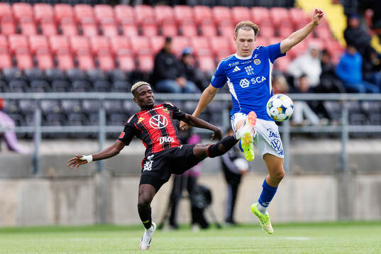 Östersunds Assiedou Yannick Armel Adjoumani och GIF